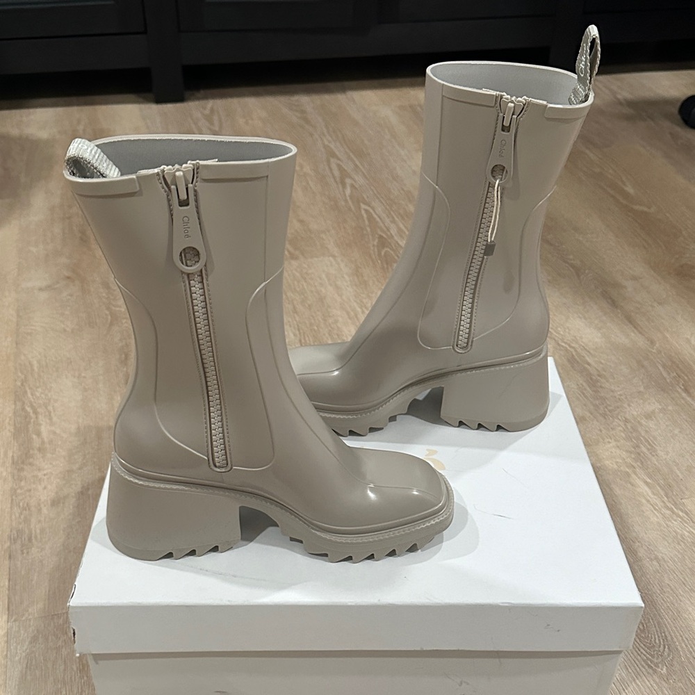 Chloe Women's Taupe Rain Boots